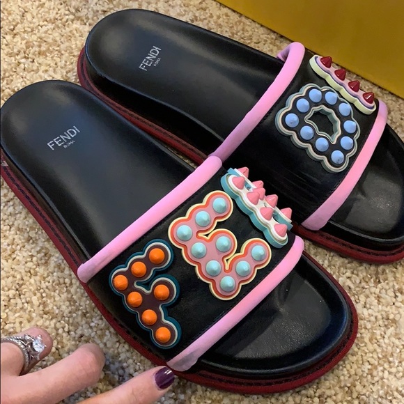 Fendi studded logo slide sandal - Picture 3 of 3
